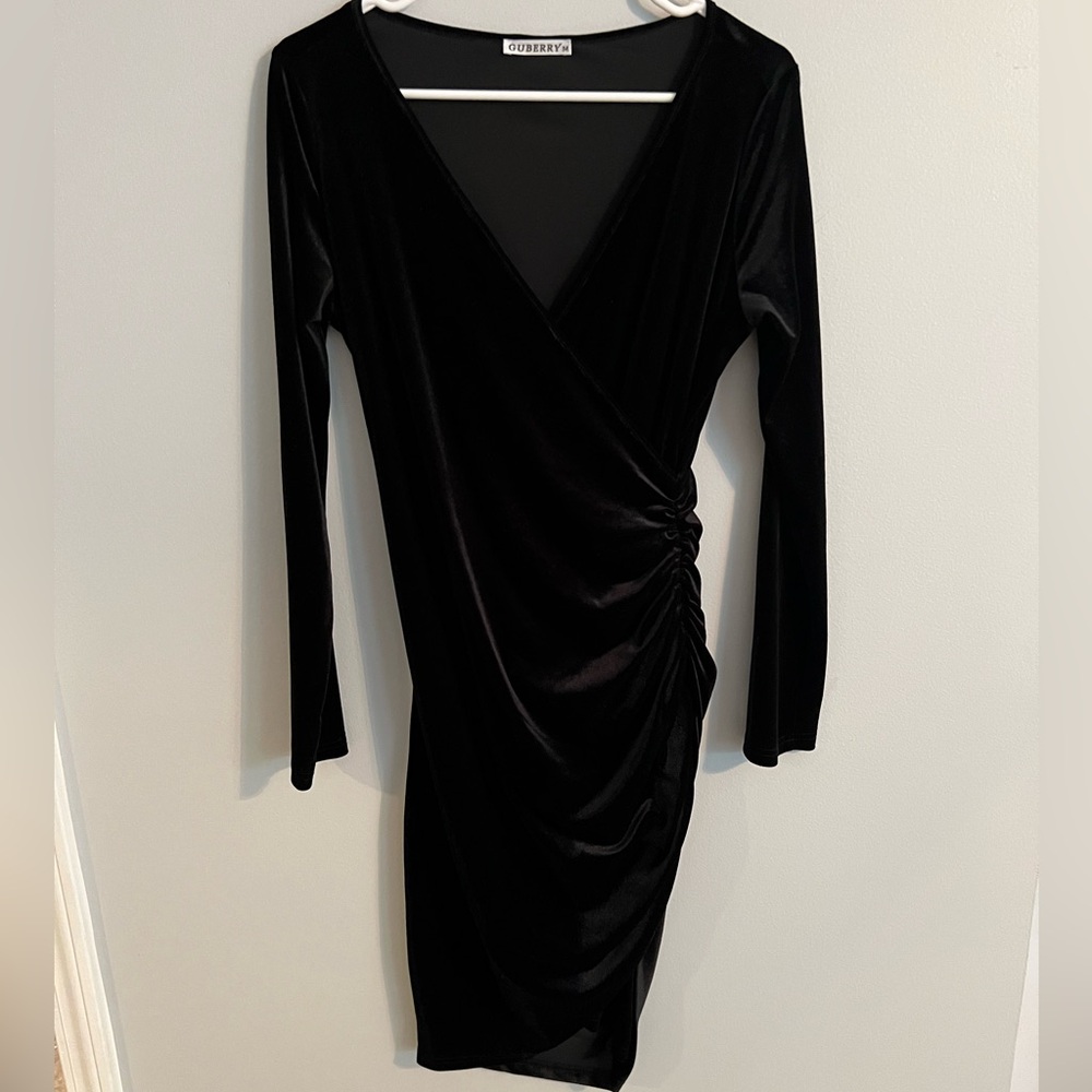 Guberry black velvet cinched waist dress